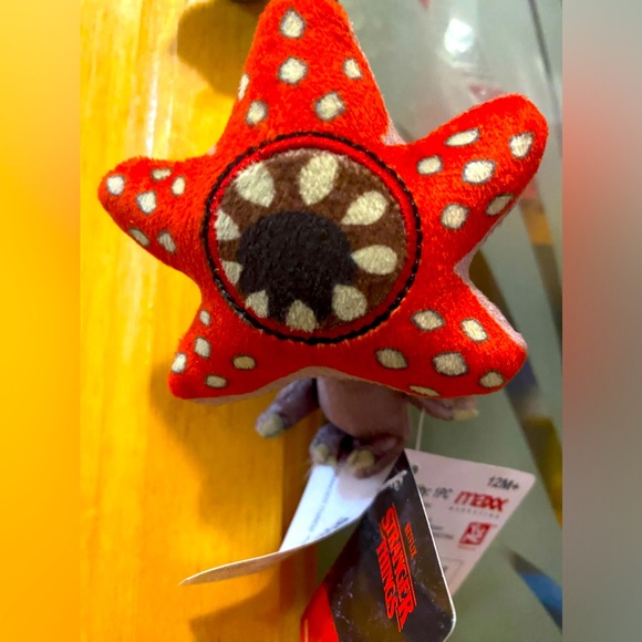 Stranger Things Key Ring/Bag Clip - Picture 1 of 5